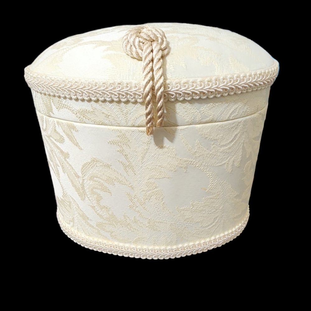 Vintage Decoline New York padded makeup/ sewing oval box